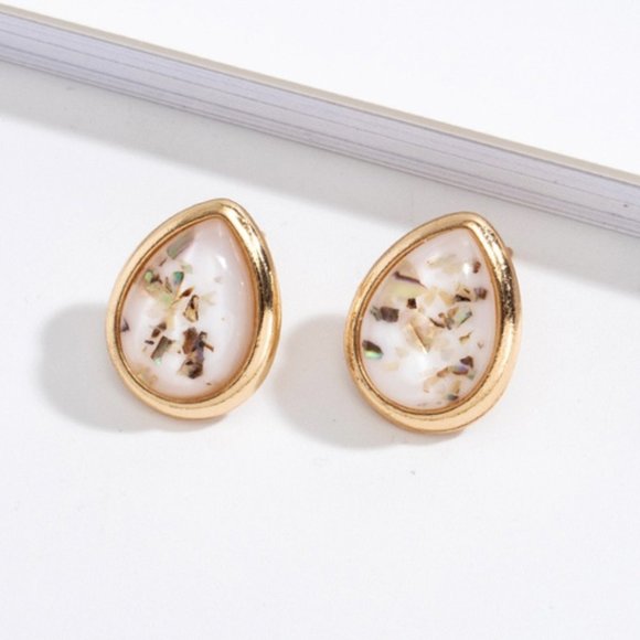 Jewelry - 3/$25 New Gold Resin Flake Stud Earrings